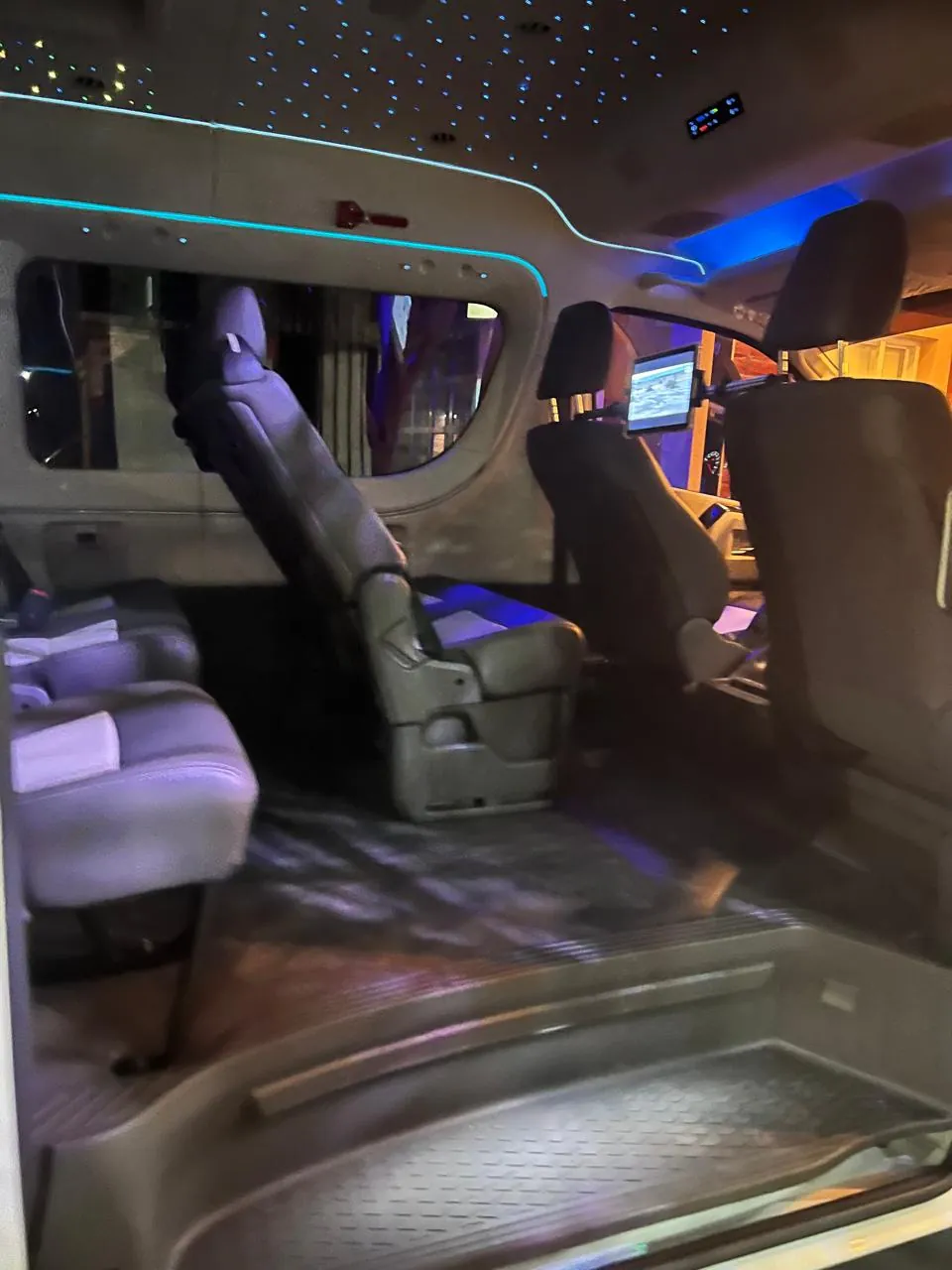 Techo estrellado con iluminación ambiental de la Toyota Hiace