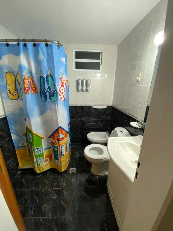Baño del Departamento Pioneros